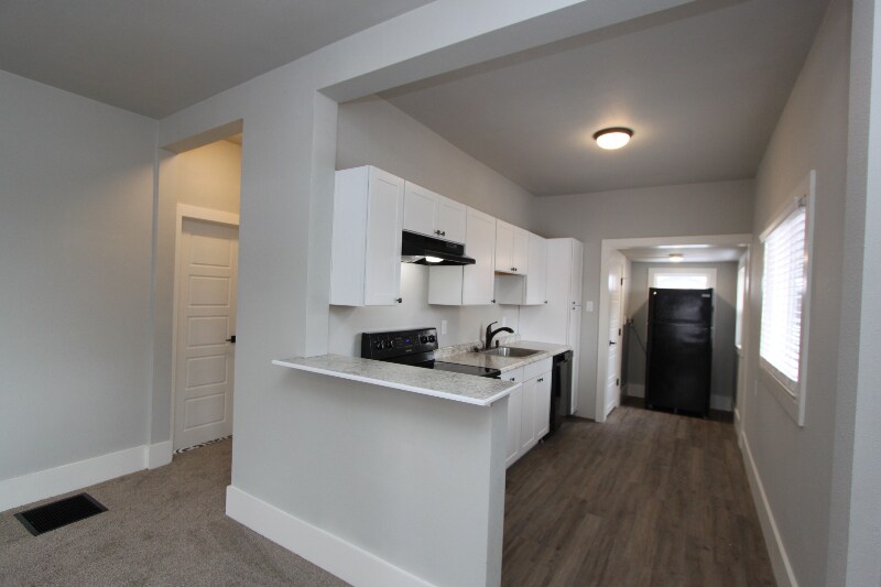 Building Photo - 1316 13th Ave