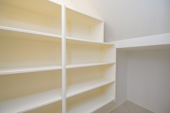 Building Photo - 17415 Fountainview Cir