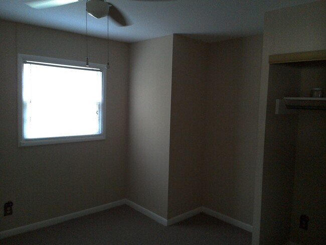 Building Photo - **UPCOMING**East Columbus 3 bedroom/1 bath...