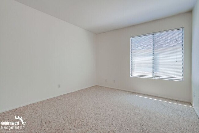 Building Photo - Lovely 3Bdm 2Ba Patio Home Located in the ...