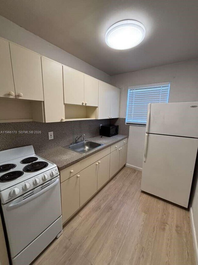 Building Photo - 14140 NW 24th Ct