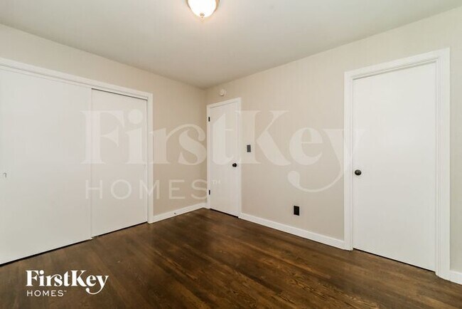 Building Photo - 2625 Sherwood Dr
