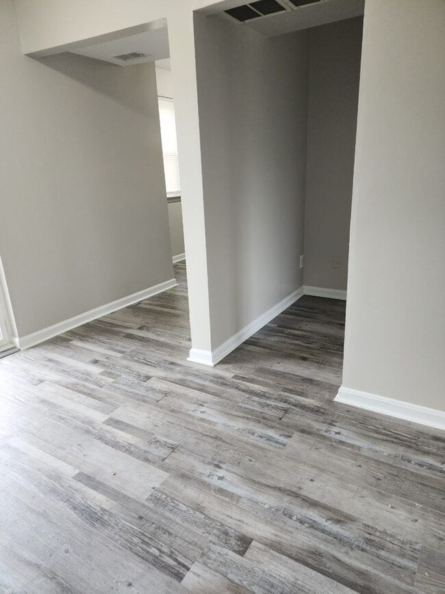 Building Photo - 1615 Olive St NE