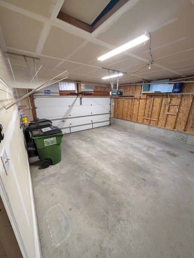 Building Photo - 908 S Mineral Dr