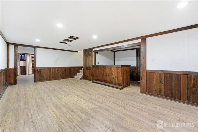 Building Photo - 18 Irongate