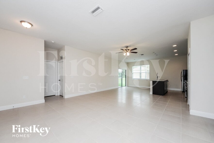 Building Photo - 510 Magpie Ln