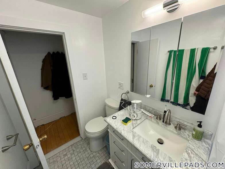 Building Photo - 11 Burnham St