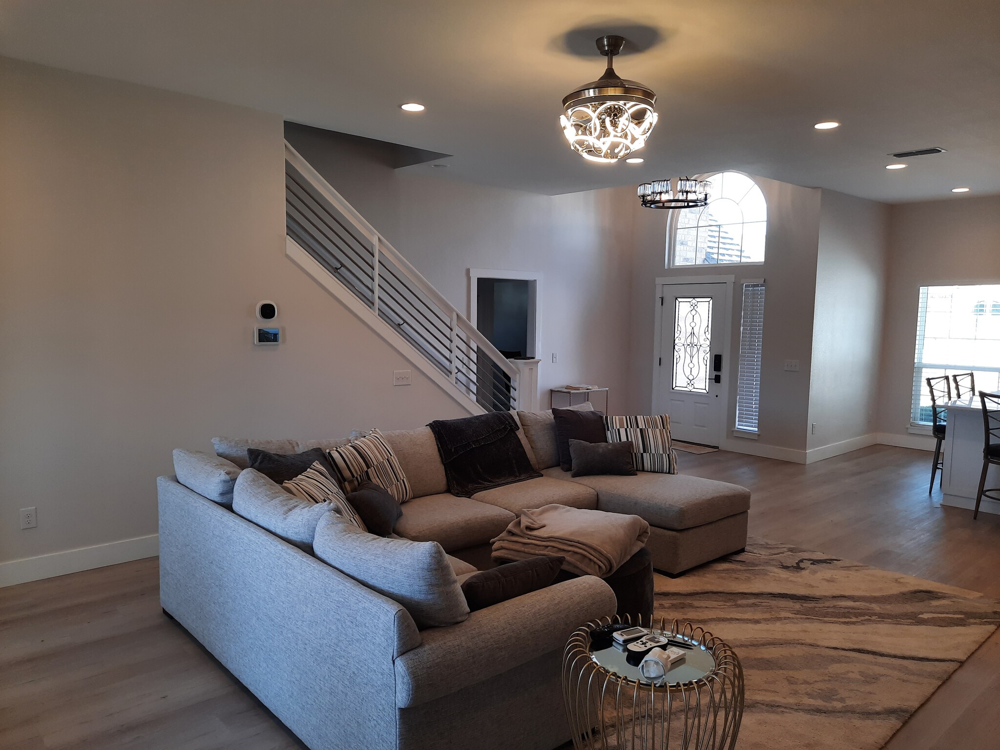 Building Photo - 1735 Woodridge Dr