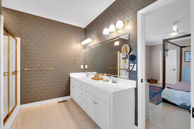 Building Photo - Beautiful Home in the Heart of Greenville