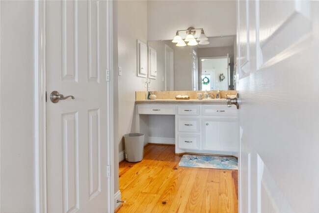 Building Photo - 814 Helen Blvd