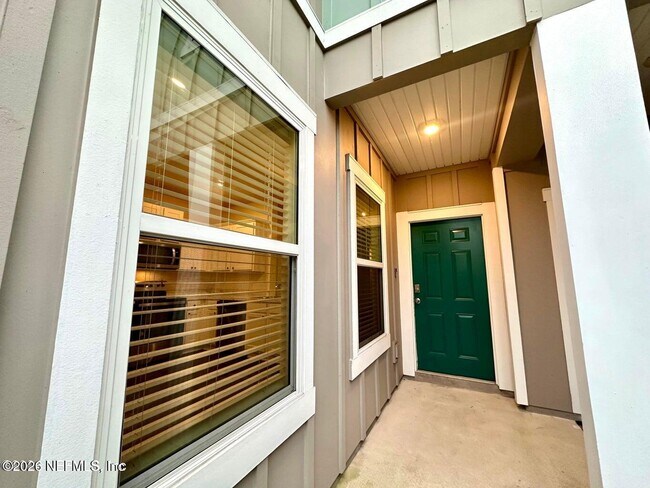 Building Photo - 336 Aralia Ln