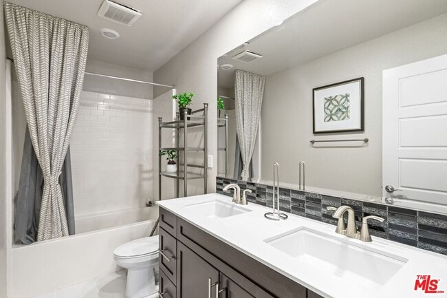 Building Photo - 1203 Beach Ln