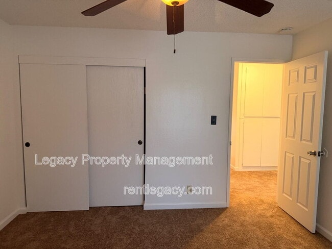 Building Photo - 1427 Bel Air Dr