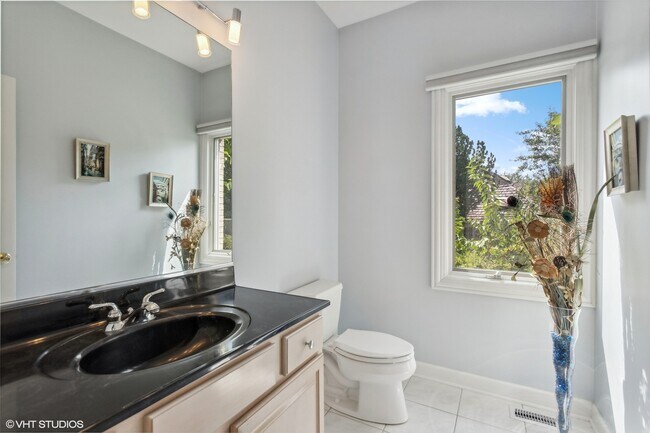 Building Photo - 8840 Royal Dr