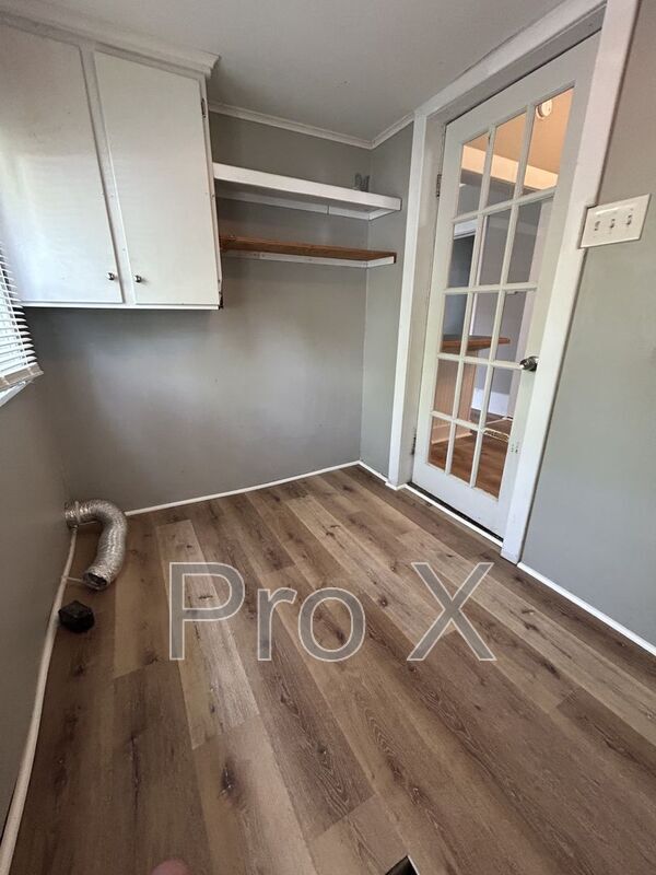 Building Photo - 706 W Kansas St