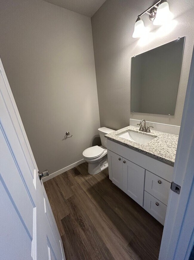 Building Photo - Beautifully Furnished Brand New 5 Bedroom ...