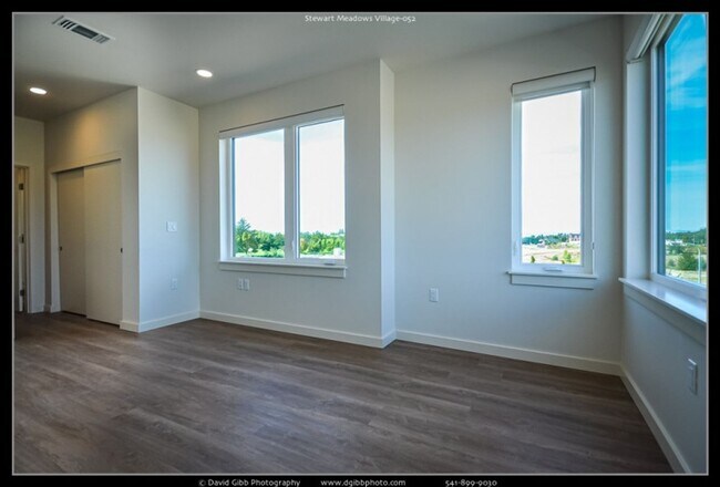 Building Photo - Contemporary 2 bed, 2.5 bath Luxury Townhouse | Available Mid-December