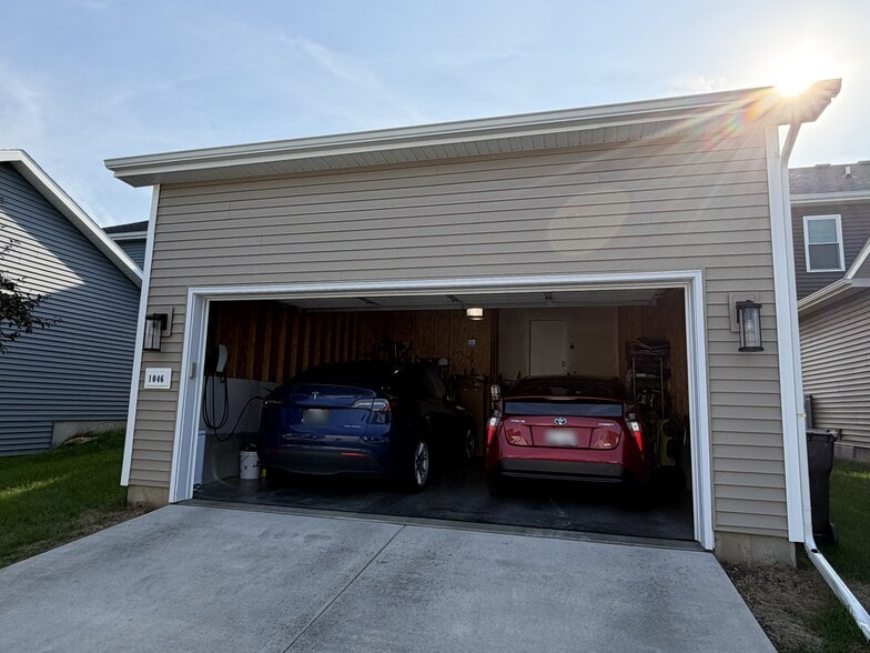 Building Photo - 1046 Wild Willow Way
