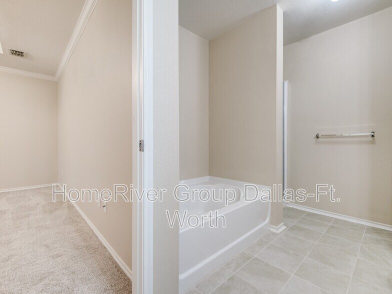 Building Photo - 13001 Barbarosa Dr
