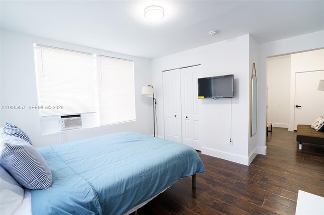 Building Photo - 444 Ponce de Leon Blvd