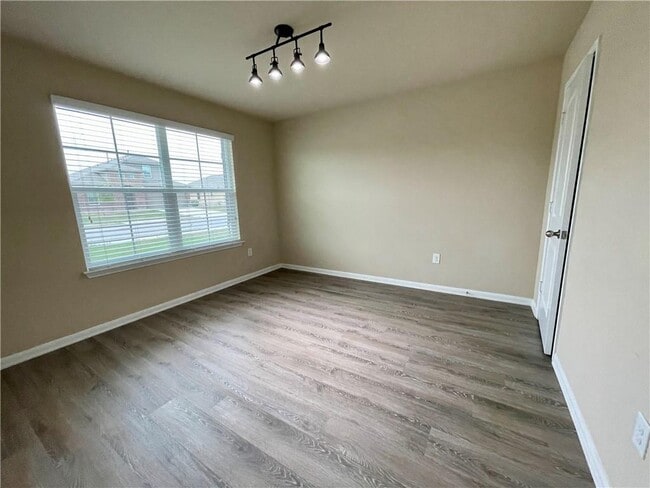 Building Photo - 222 Camellia Dr
