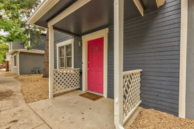 Building Photo - 2535 Spruce St