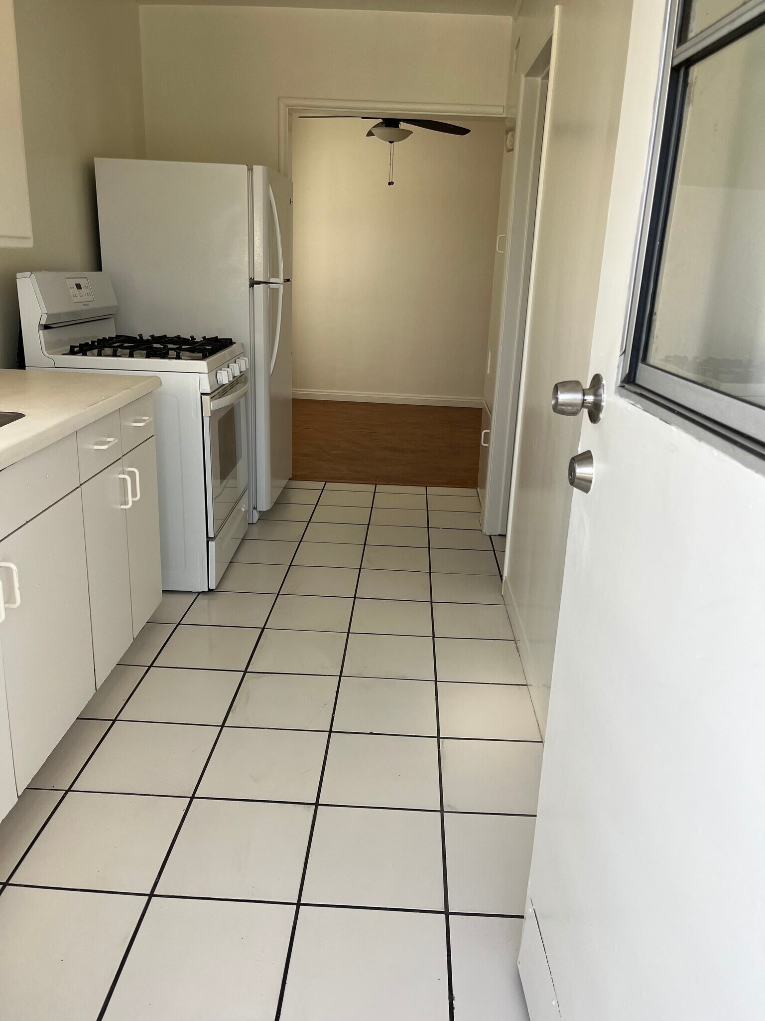 Building Photo - 5644 1/2 Kester Ave