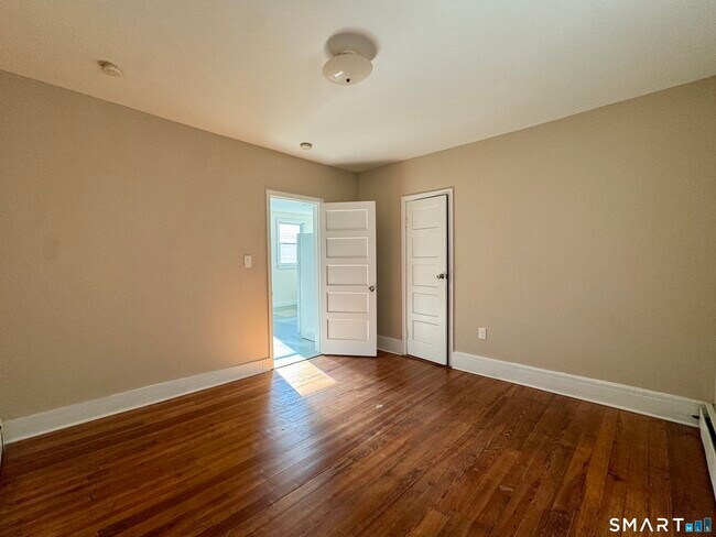 Building Photo - 182 Sheridan St