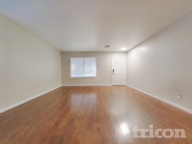 Building Photo - 1462 S 220th Ln