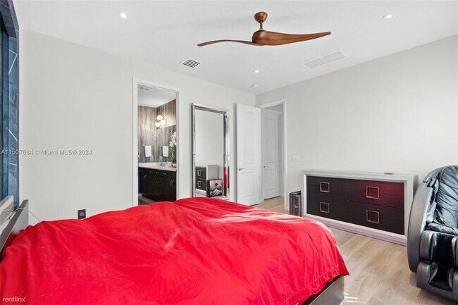 Building Photo - 5 br, 3 bath House - 1512 Bursera Ter