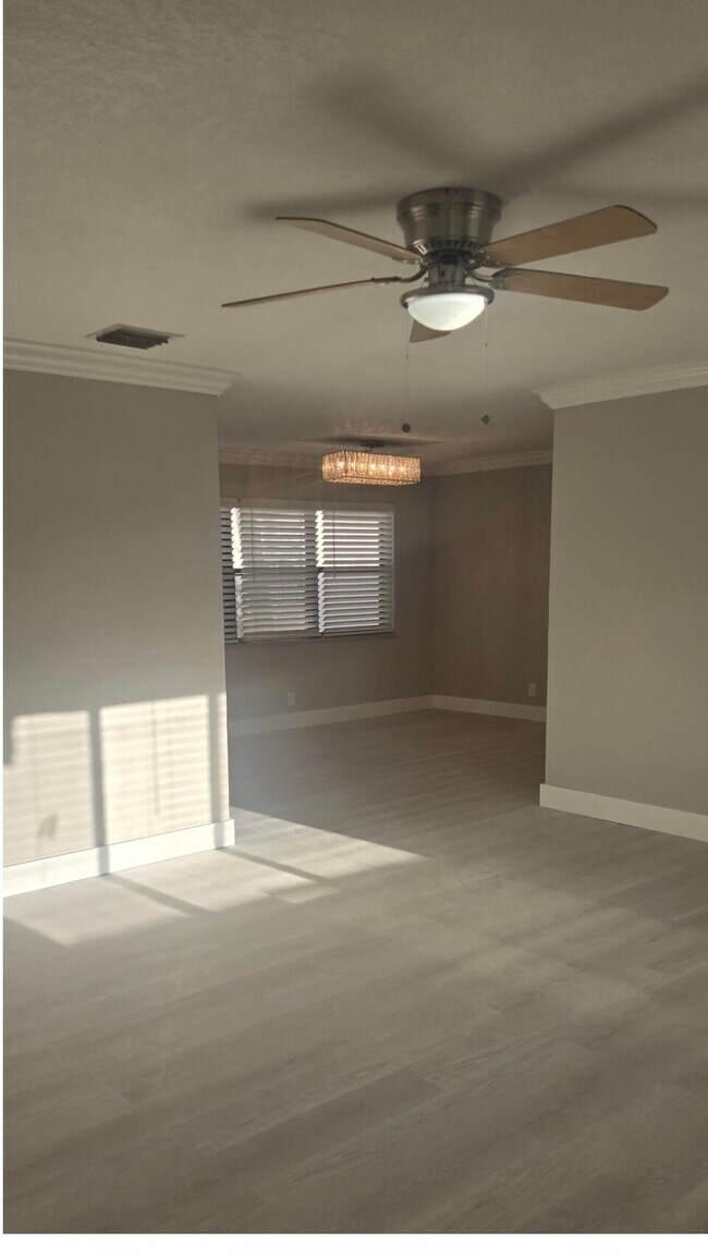 Building Photo - 1520 N 25th Ave