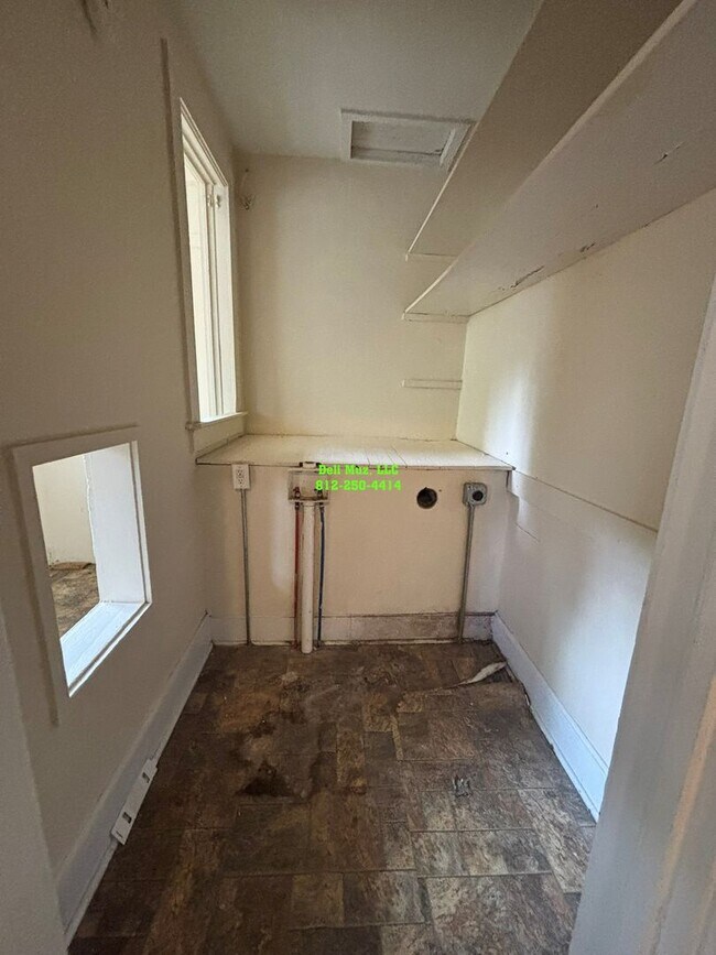 Building Photo - 213 Taylor Ave
