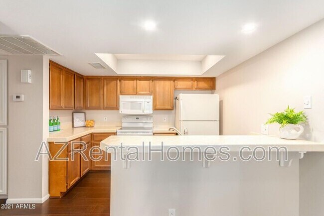 Building Photo - 746 E Morningside Dr