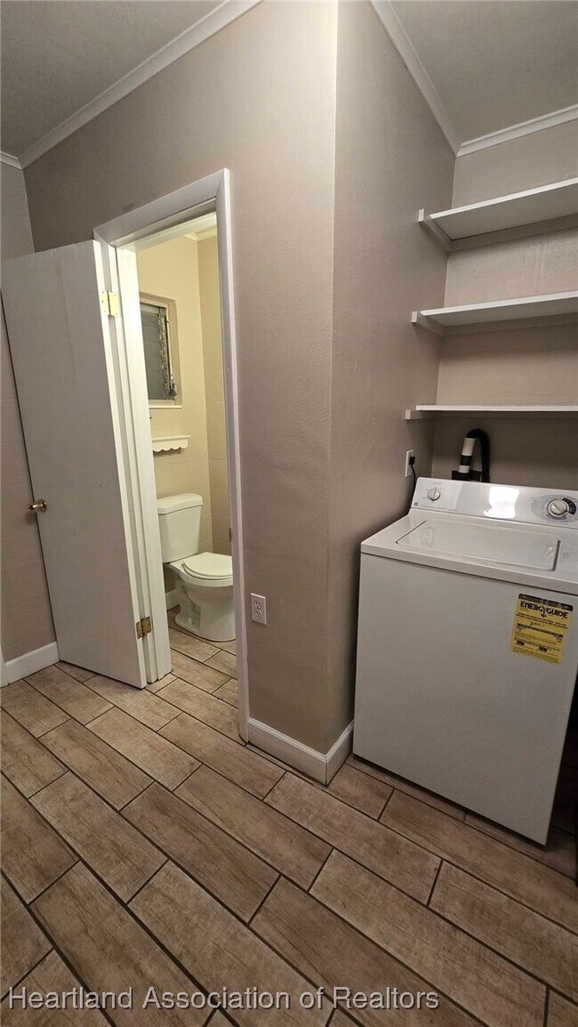 Building Photo - 6321 Lakeside Dr W