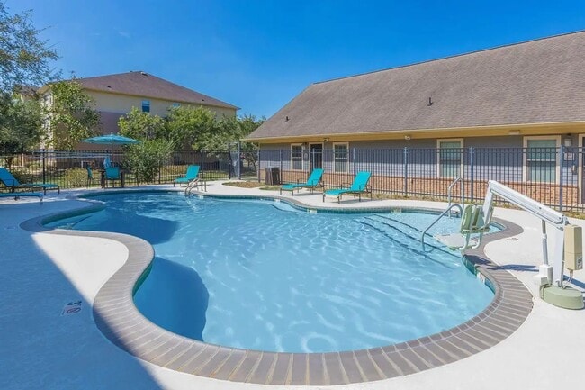 Building Photo - 11320 Greenwell Springs Rd