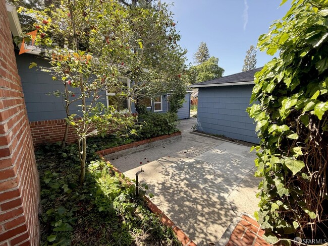 Building Photo - 4570 Alhambra Way