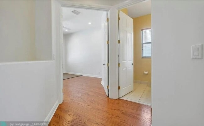 Building Photo - 11235 NW 71st Ct