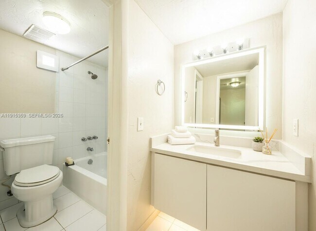 Building Photo - 1225 W 35th St