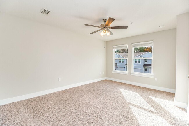 Building Photo - 1528 Farragut Way