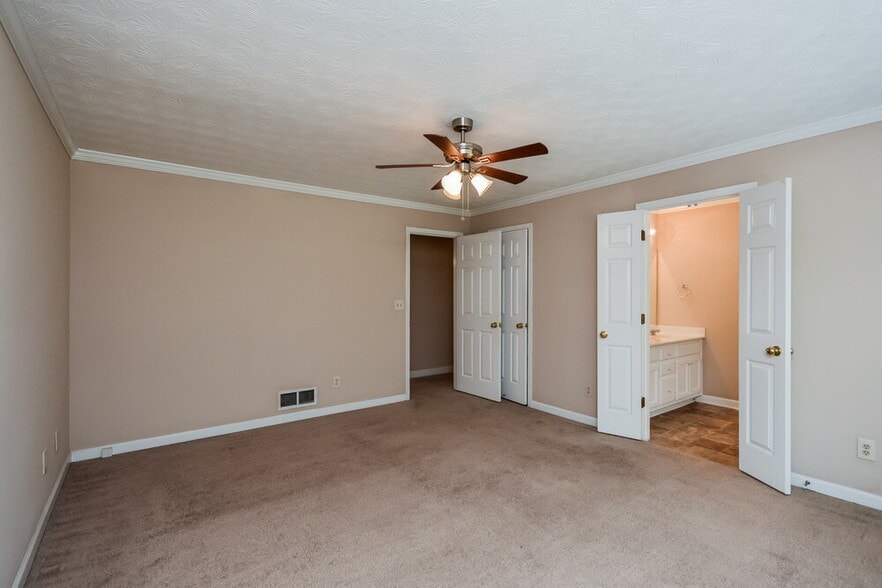 Building Photo - 2975 Camary Pl Dr SE