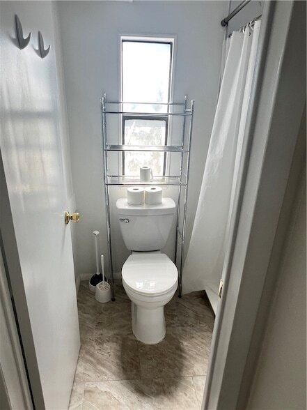 Building Photo - 812 Oleander Cir