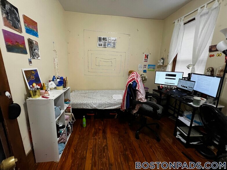 Building Photo - 4.5 Centre St