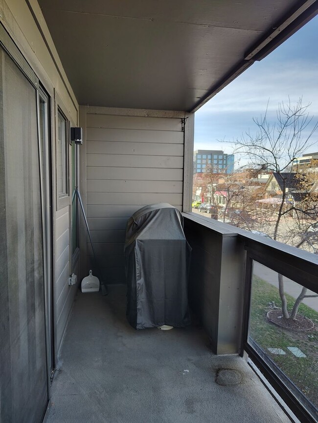 Building Photo - Gorgeous 1 Bedroom in Cherry Creek