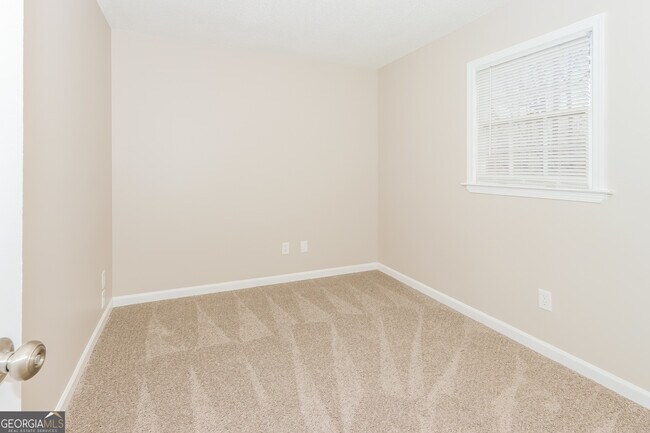 Building Photo - 170 Woodcrest Dr