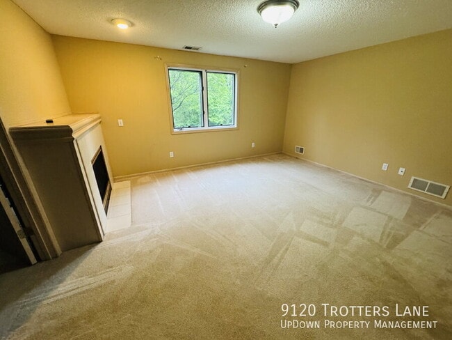 Building Photo - 9120 Trotters Ln