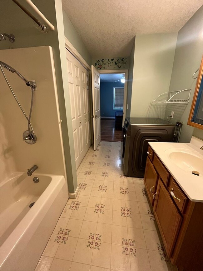 Building Photo - Beautiful 3 Bedroom House to rent @ Neck R...