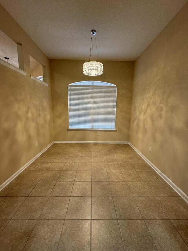 Building Photo - 4 bedroom 3 bath home in the Mandarin/ Sou...