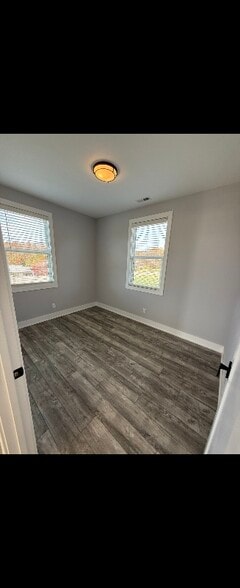 Building Photo - 420 Breezewood Dr