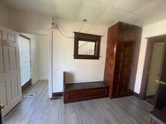 Building Photo - (1614 8th Ave)