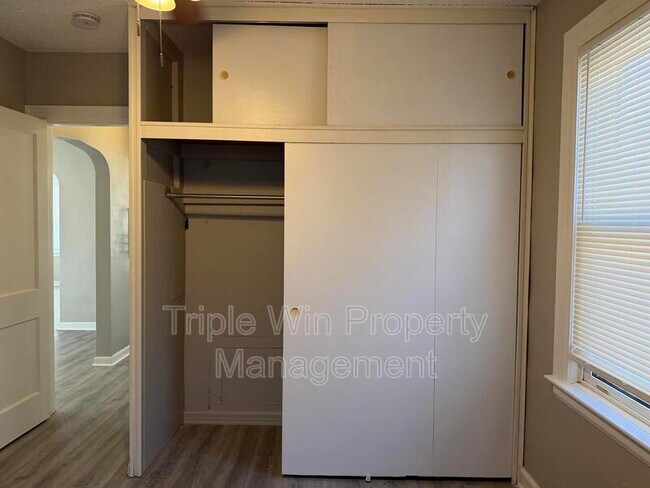 Building Photo - 3915 Itaska St